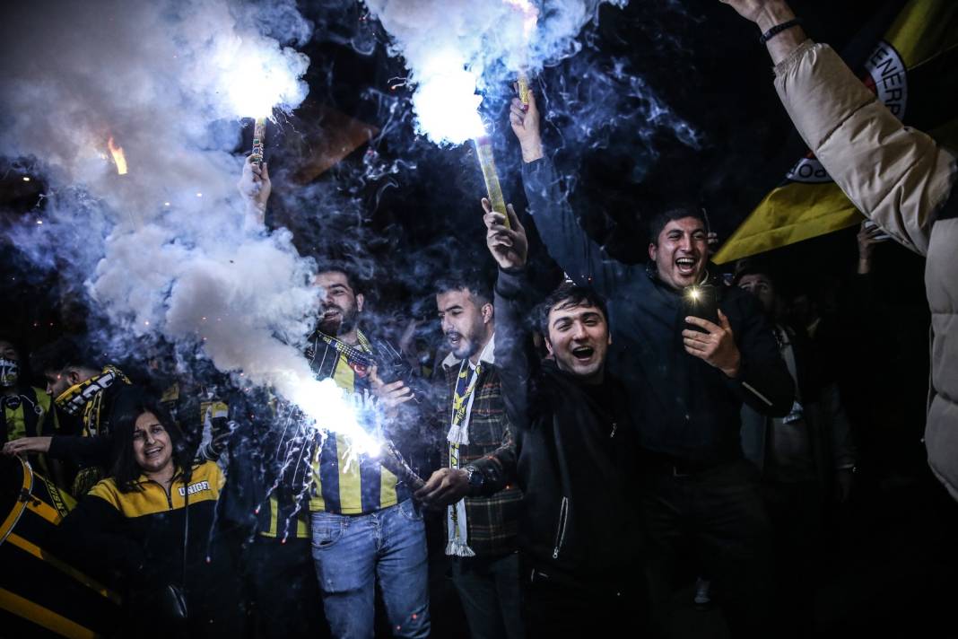 Adana'da Fenerbahçe depremi 5